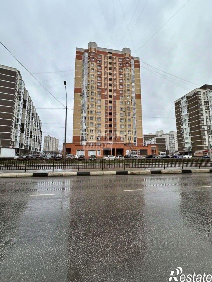 3-комн квартира ул Свиридова И.В., 8,  д. 8