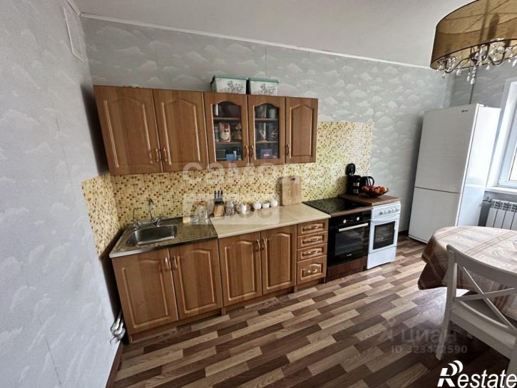 3-комн квартира ул Свиридова И.В., 8,  д. 8