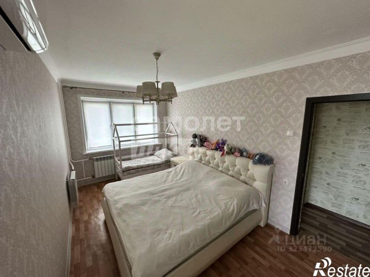 3-комн квартира ул Свиридова И.В., 8,  д. 8