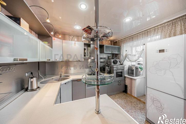 3-комн квартира ул 8 Марта, 3,  д. 3