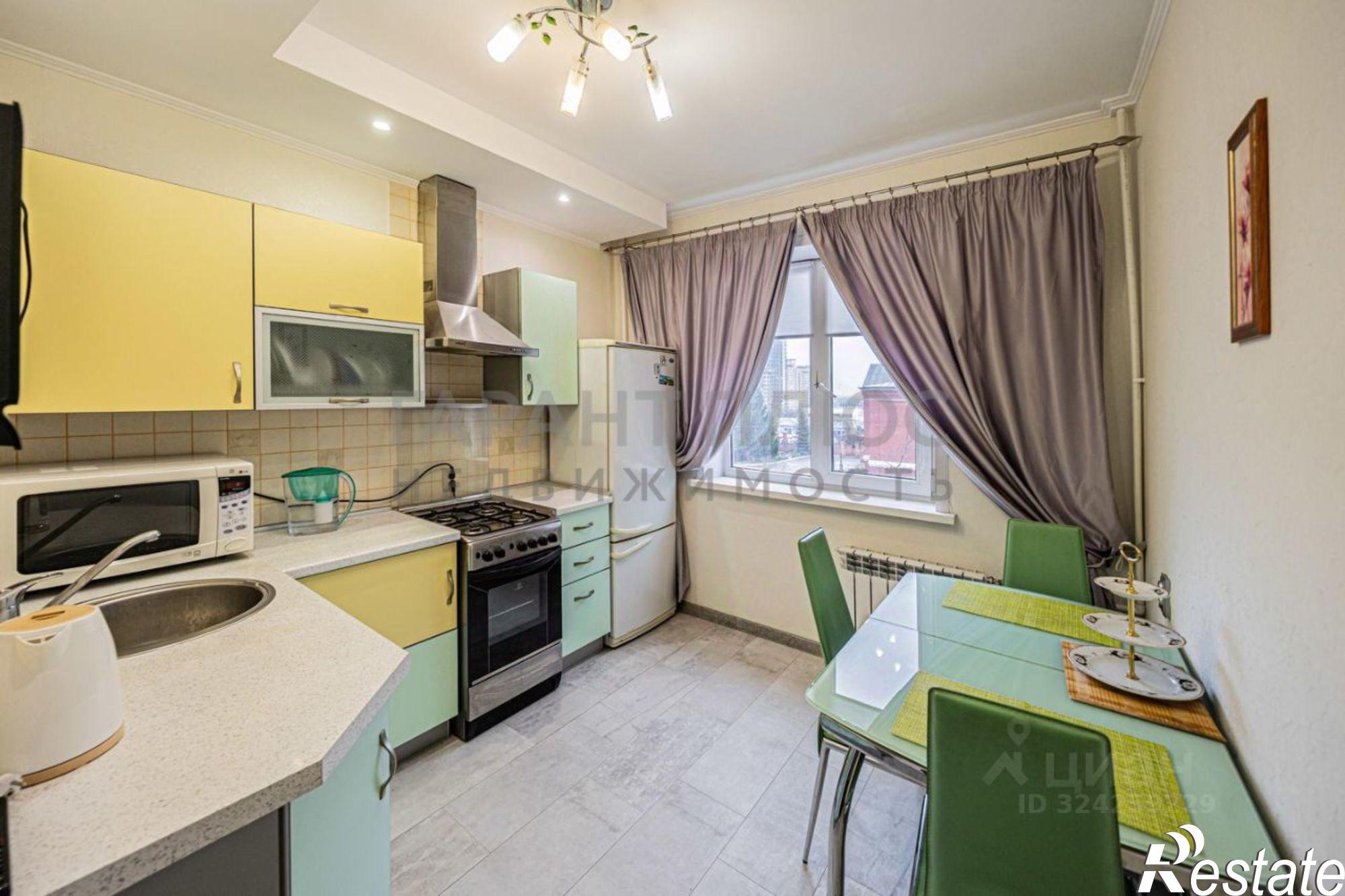 Сдать квартиру за 40 000 рублей на Торговая пл, 4