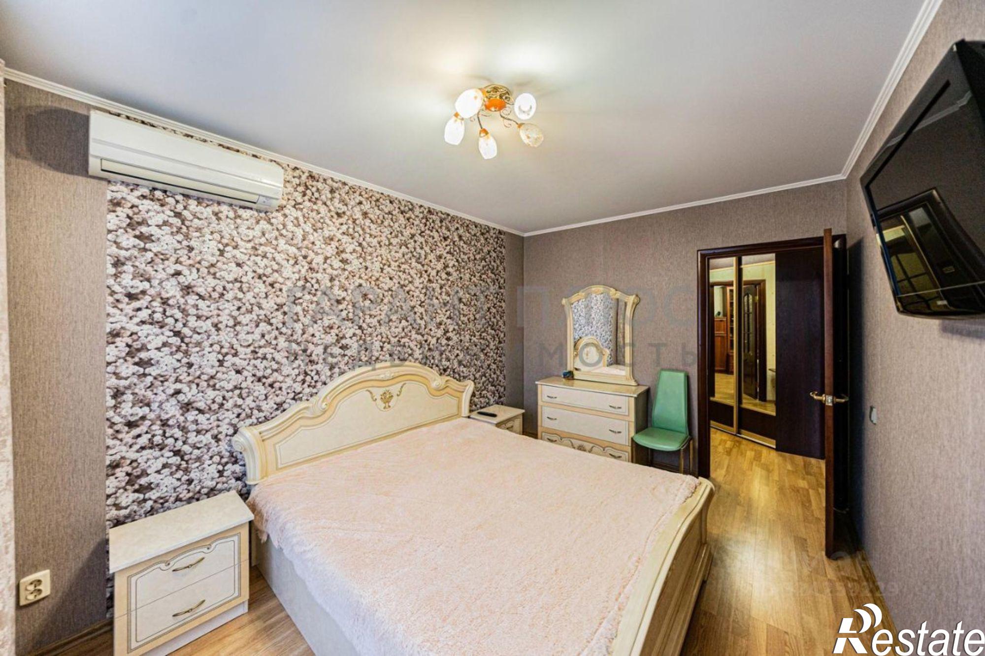 Сдать квартиру за 40 000 рублей на Торговая пл, 4