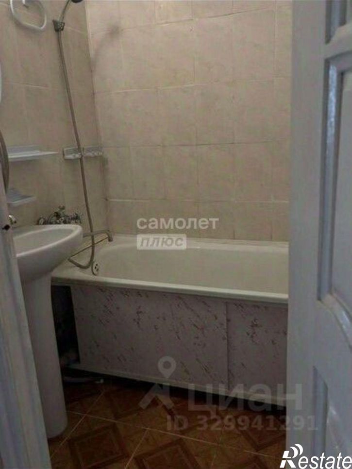 3-комн квартира мкр 15-й, 35,  д. 35