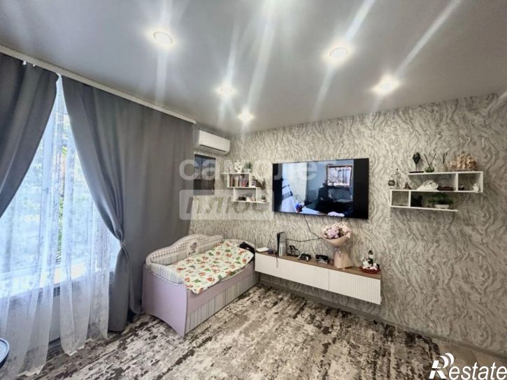 2-комн квартира улица Суворова, 1,  д. 1