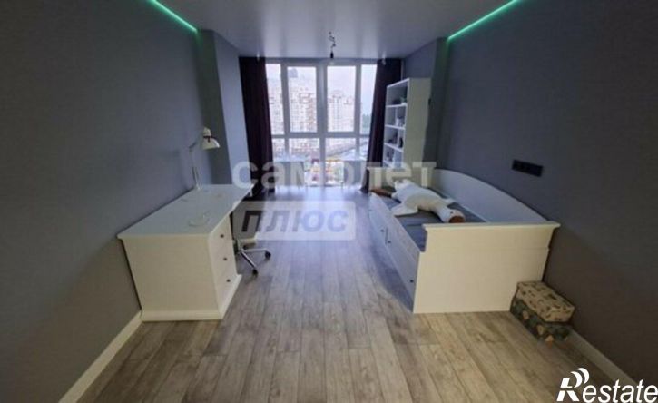 3-комн квартира ул Свиридова И.В., 14,  д. 14