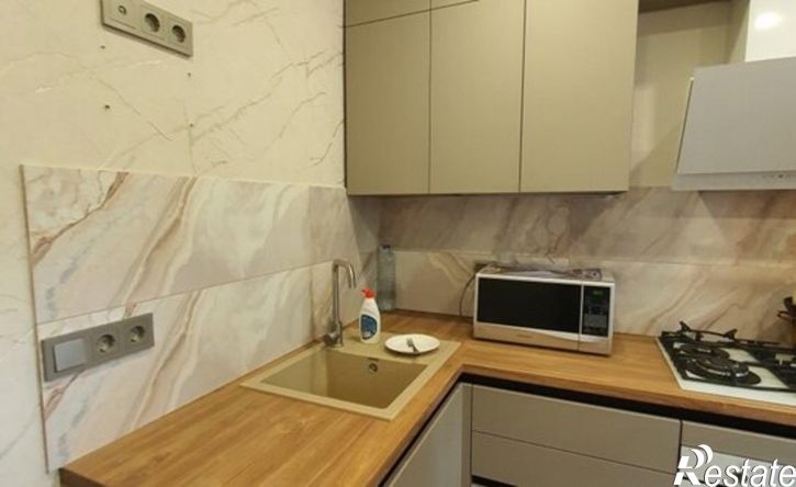 2-комн квартира проспект Победы, 27,  д. 27