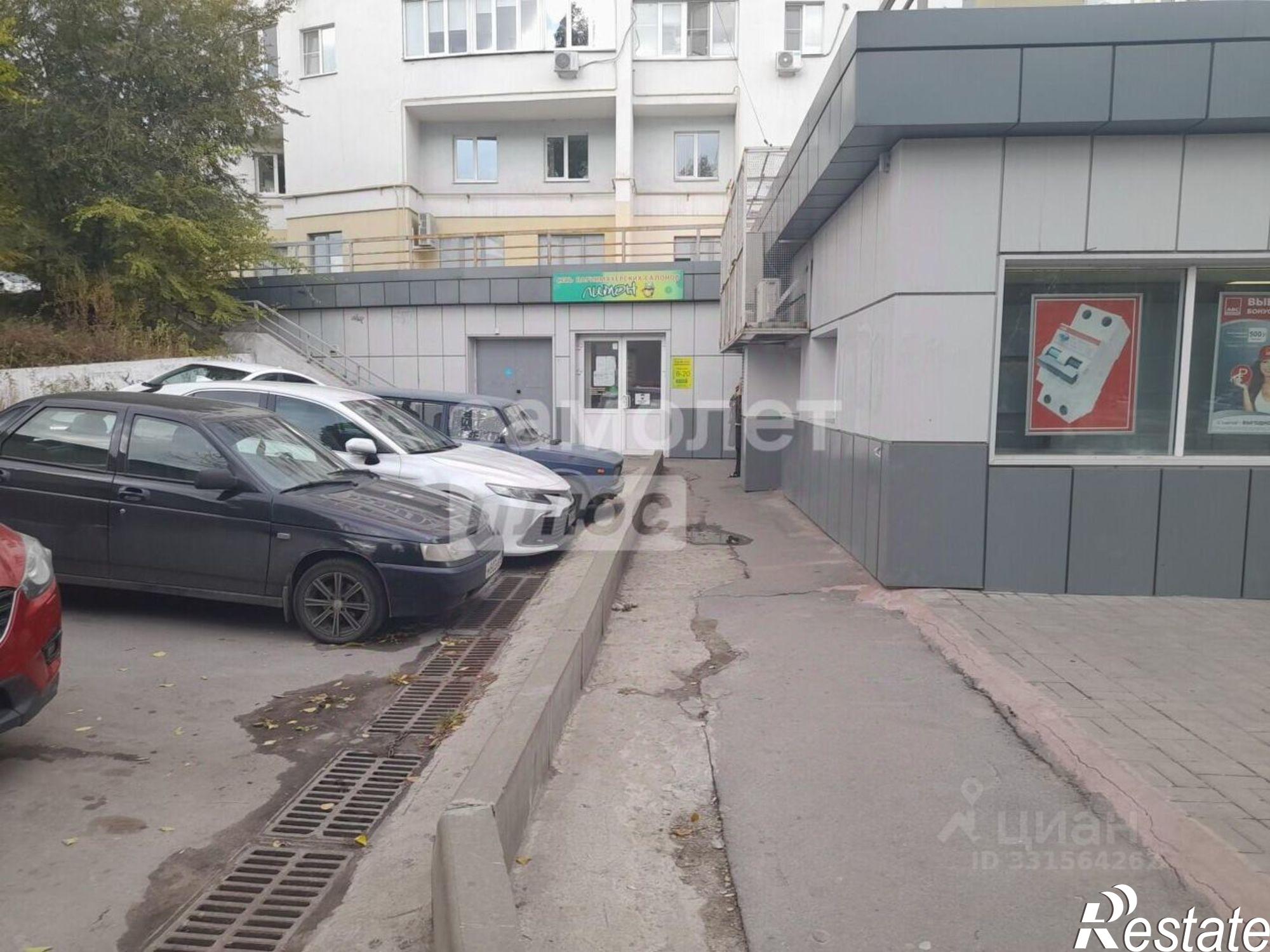 Сдать торговое помещение за 200 016 рублей на ул Космонавтов, 92