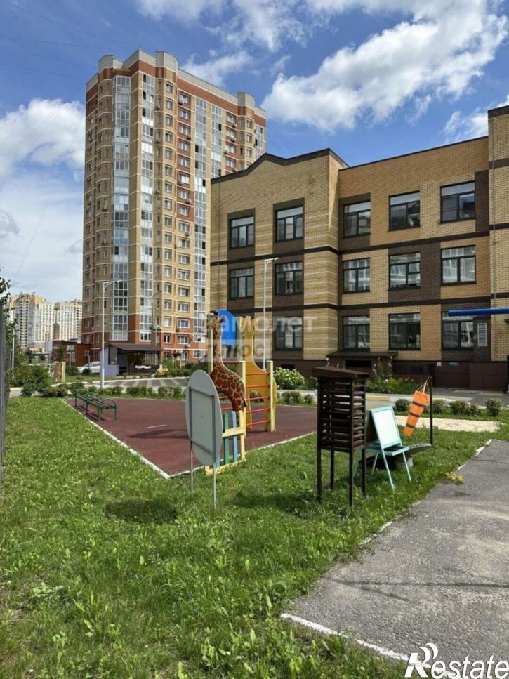 3-комн квартира ул Свиридова И.В., 12,  д. 12