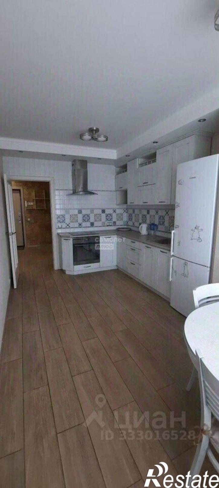 3-комн квартира ул Свиридова И.В., 2,  д. 2