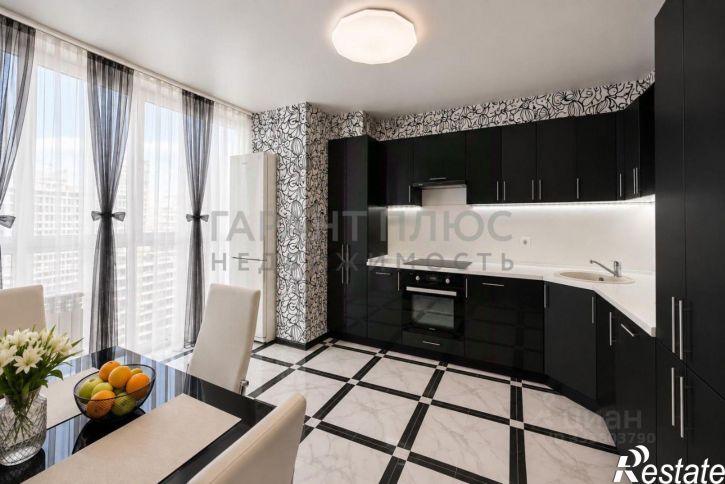 2-комн квартира улица Свиридова, 10,  д. 10