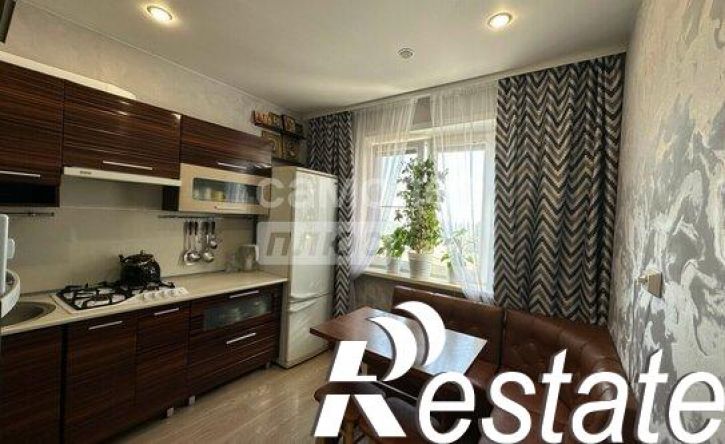 3-комн квартира улица Лутова, 16,  д. 16