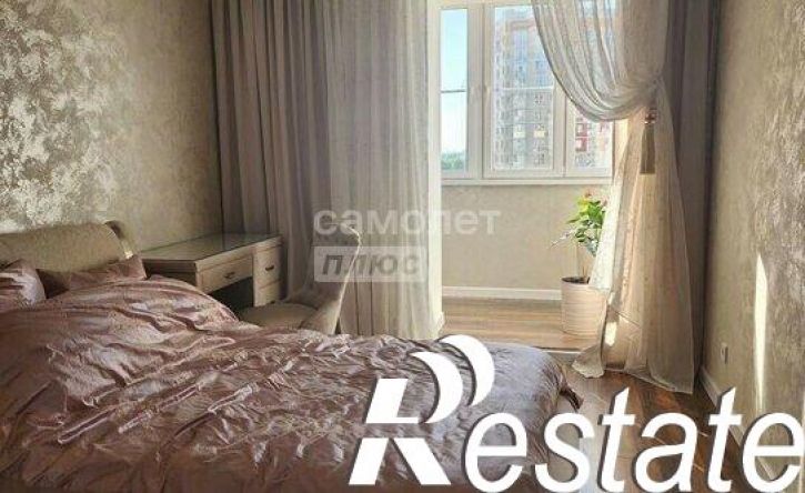 3-комн квартира улица Свиридова, 18,  д. 18