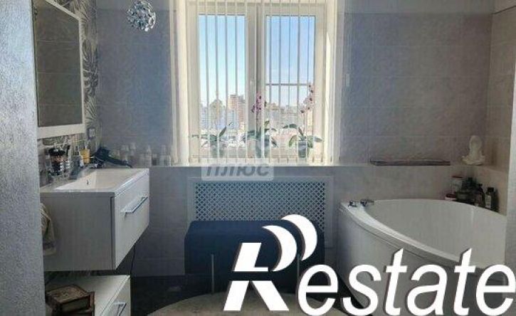 3-комн квартира улица Свиридова, 18,  д. 18