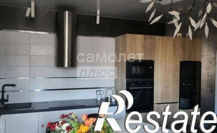 3-комн квартира улица Свиридова, 18,  д. 18