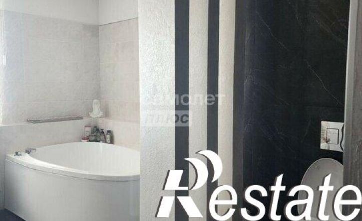 3-комн квартира улица Свиридова, 18,  д. 18